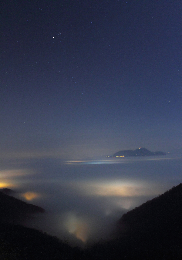 Veduta notturna con la nebbia dai Colli Berici